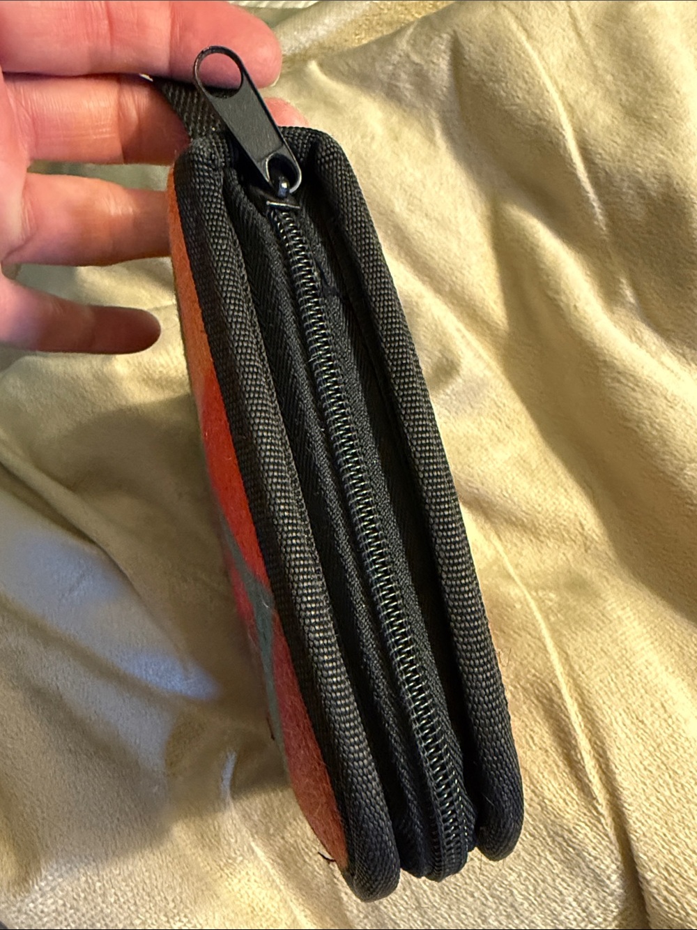 Pendleton zip around cd case. Preowned - Picture 3 of 5